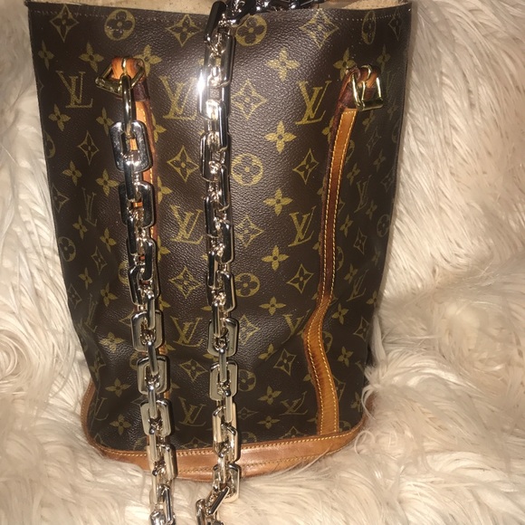 louis vuitton bag with chain handle